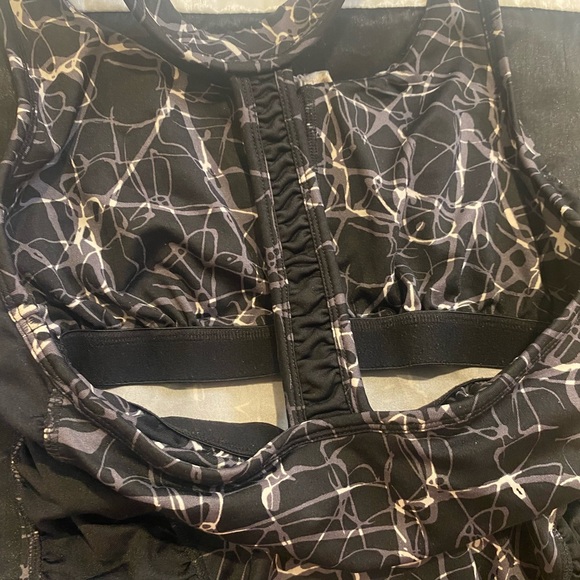 Pair of Active sports tanks with built in bras - Picture 7 of 8